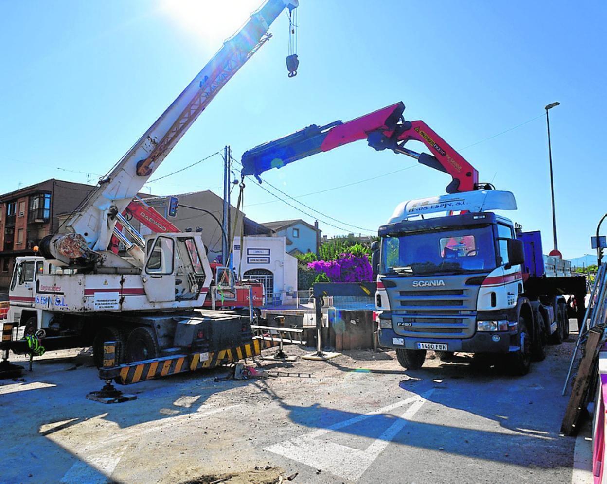 Trabajos en la entrada a Churra desde Juan de Borbón. 