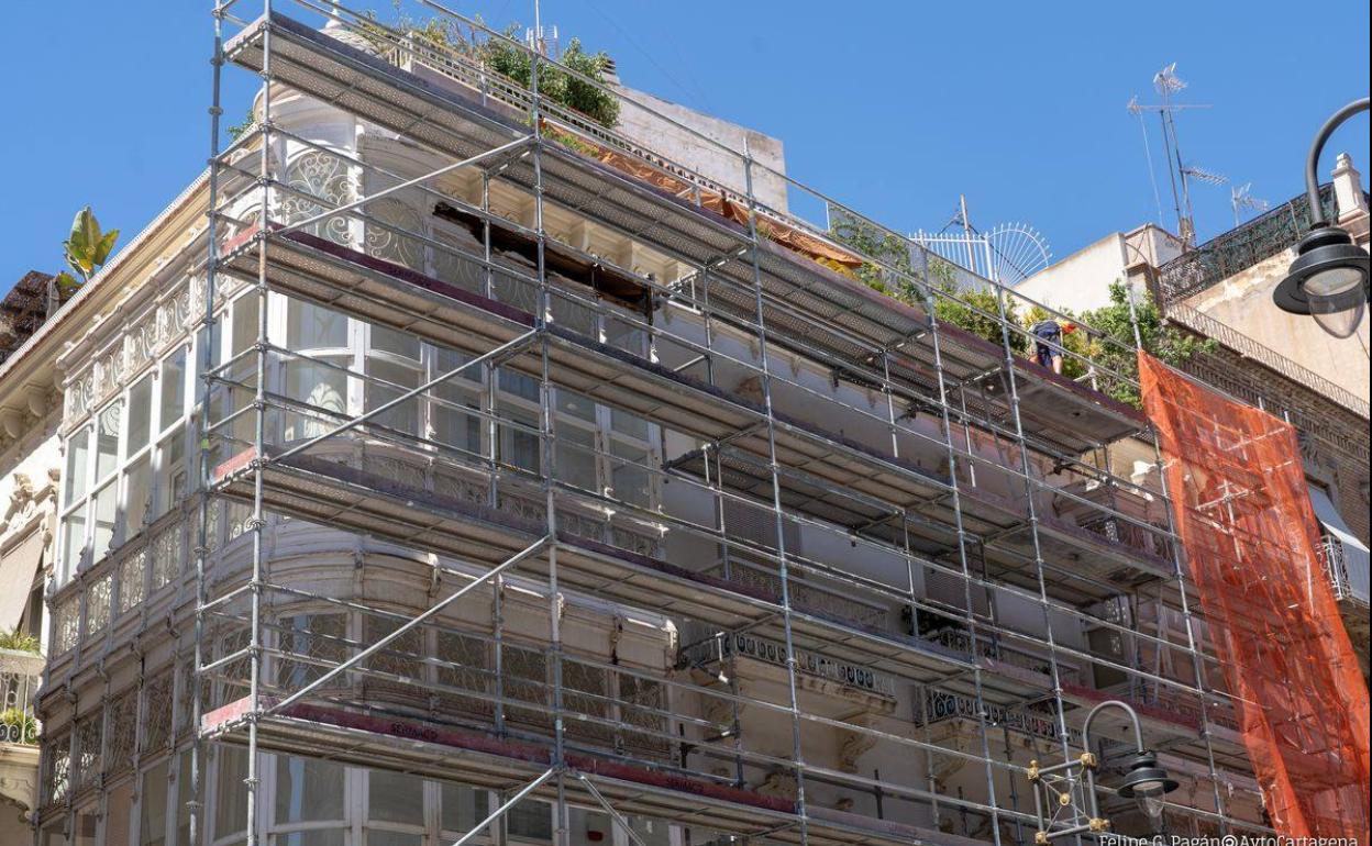 Obras de rehabilitación en el inmueble situado en el edificio Manuel Cánovas. 