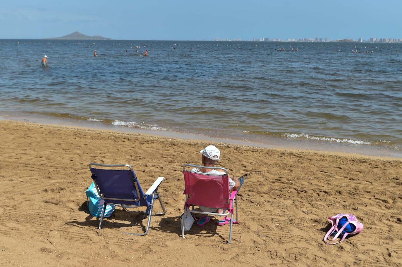 Fotos: Vecinos y turistas, «de luto» por la crisis del Mar Menor
