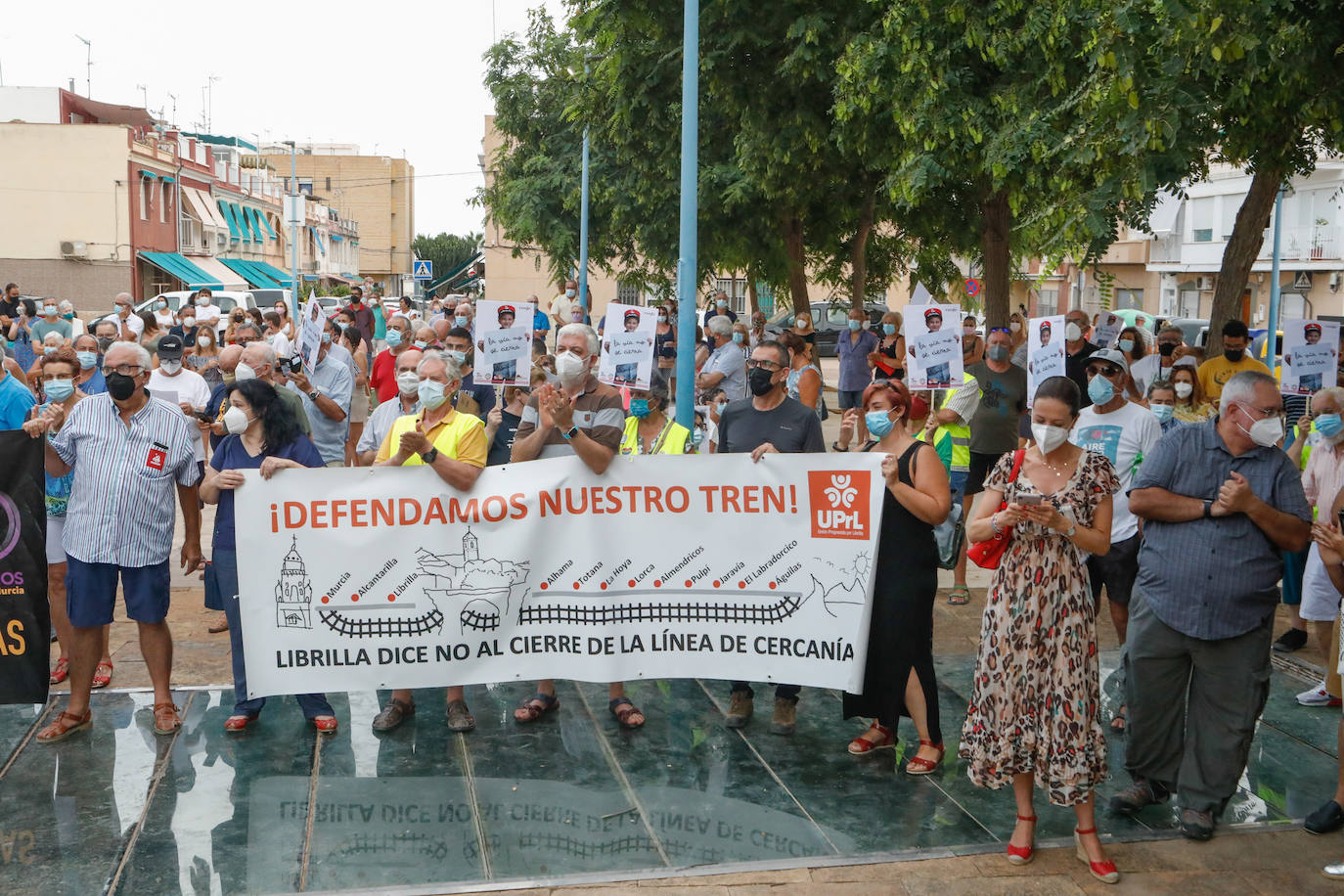 Fotos: Protesta en Águilas por el cierre de la línea de Cercanías