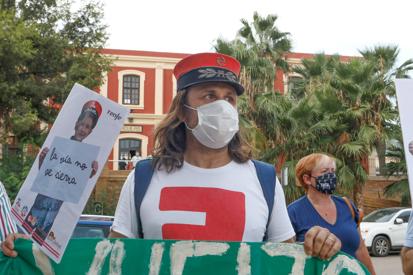Fotos: Protesta en Águilas por el cierre de la línea de Cercanías
