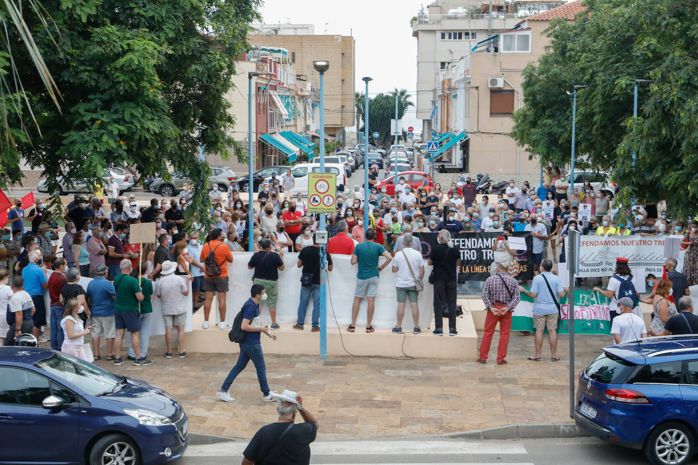 Fotos: Protesta en Águilas por el cierre de la línea de Cercanías