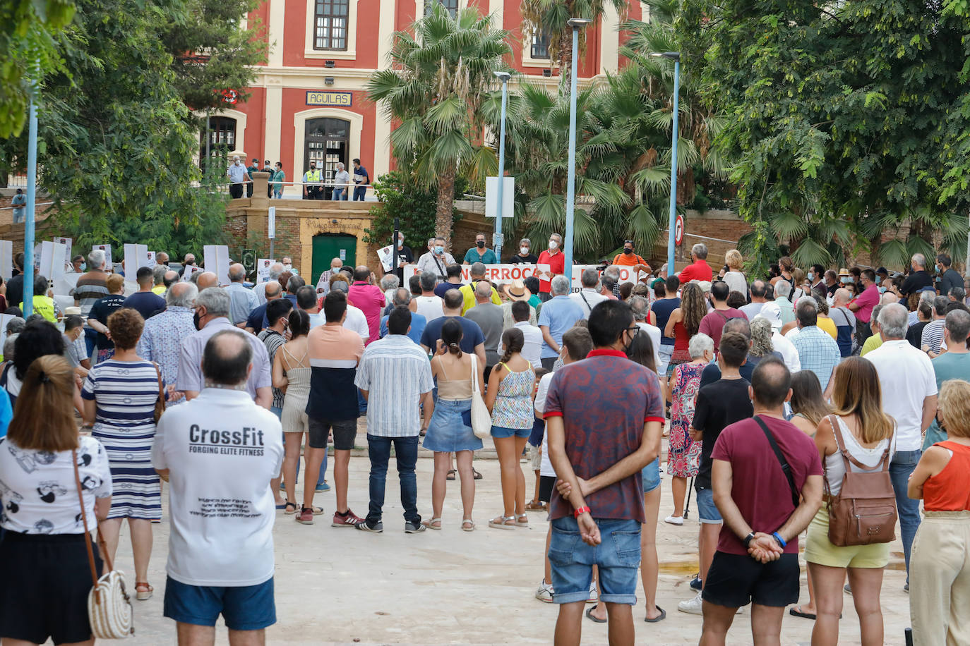 Fotos: Protesta en Águilas por el cierre de la línea de Cercanías