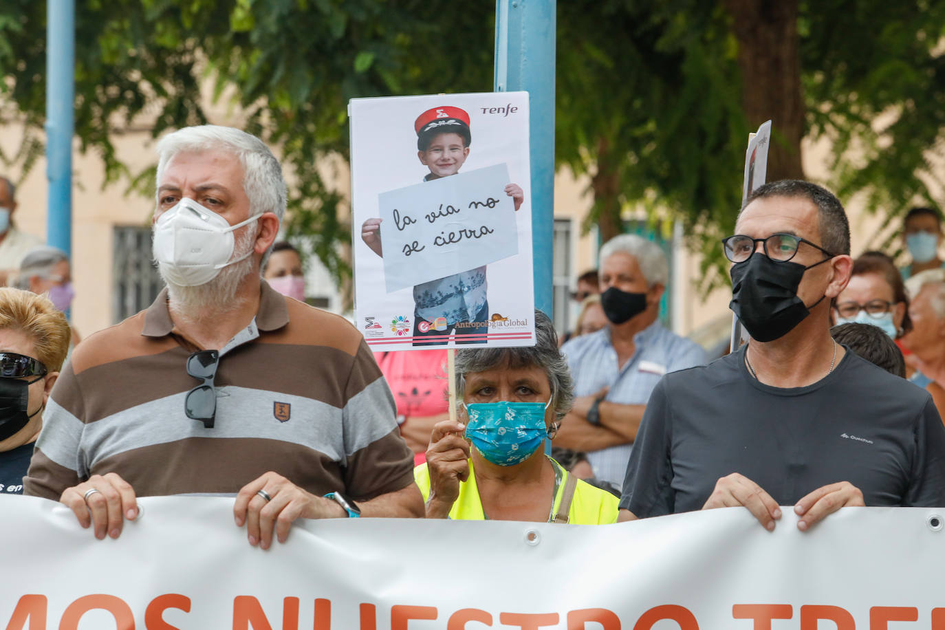 Fotos: Protesta en Águilas por el cierre de la línea de Cercanías