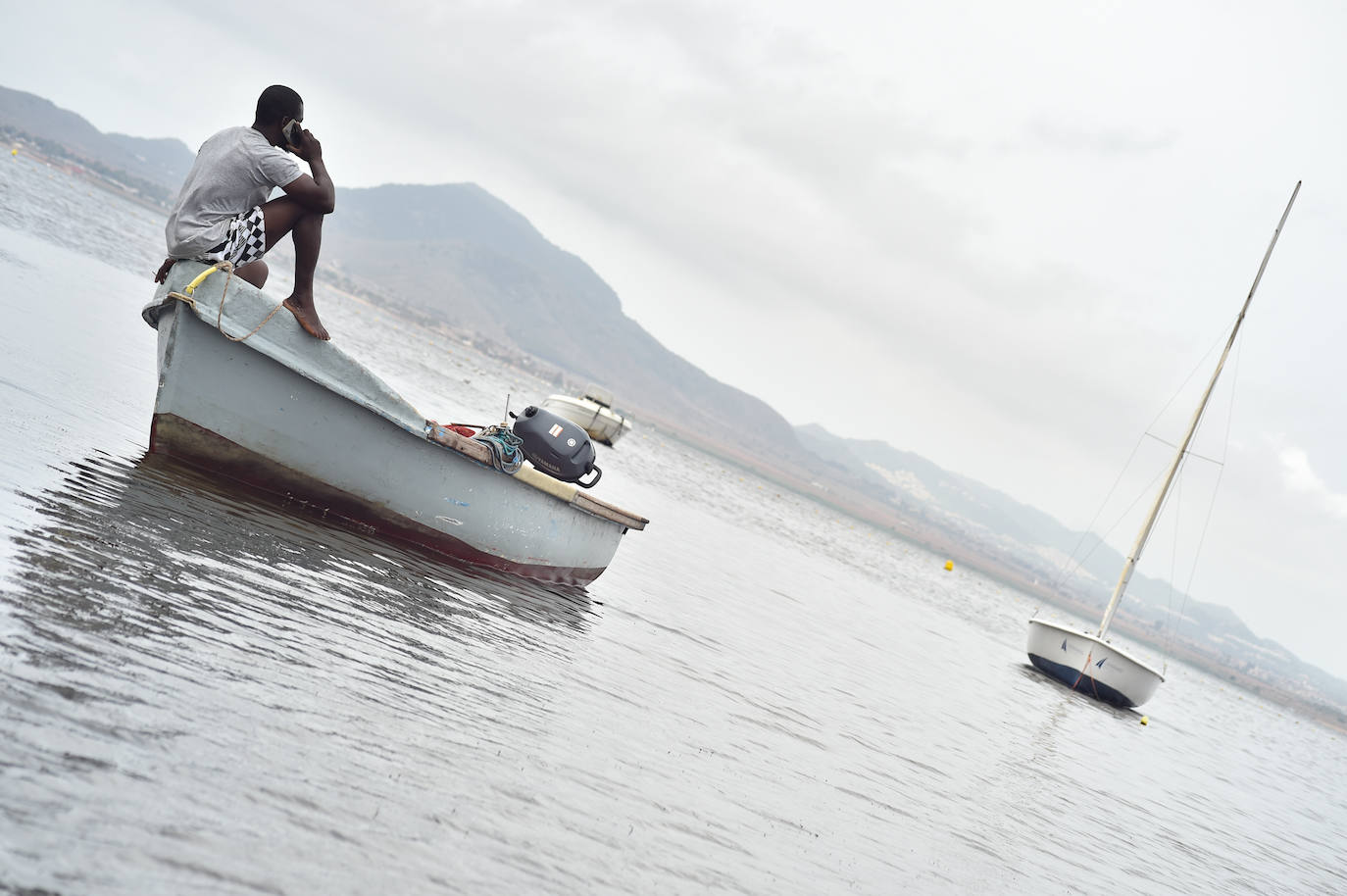 Fotos: Nuevo cierre de playas al cumplirse una semana con peces muertos en el Mar Menor