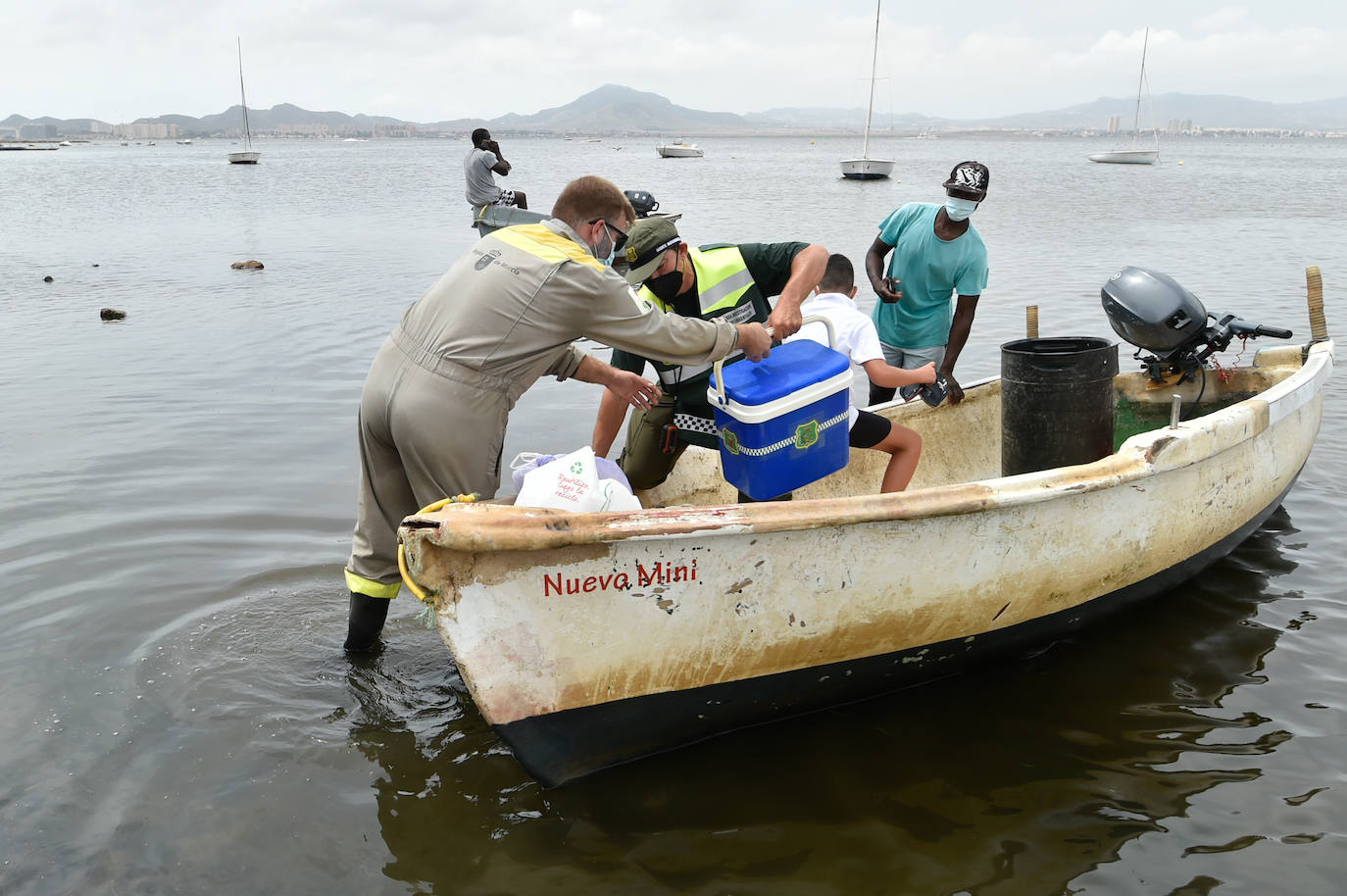 Fotos: Nuevo cierre de playas al cumplirse una semana con peces muertos en el Mar Menor