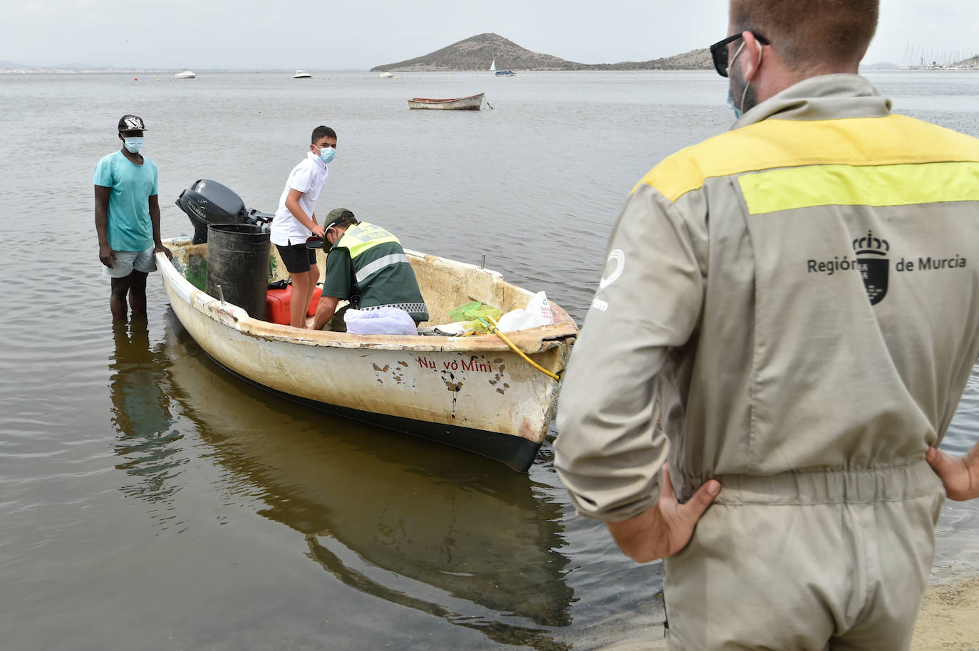 Fotos: Nuevo cierre de playas al cumplirse una semana con peces muertos en el Mar Menor