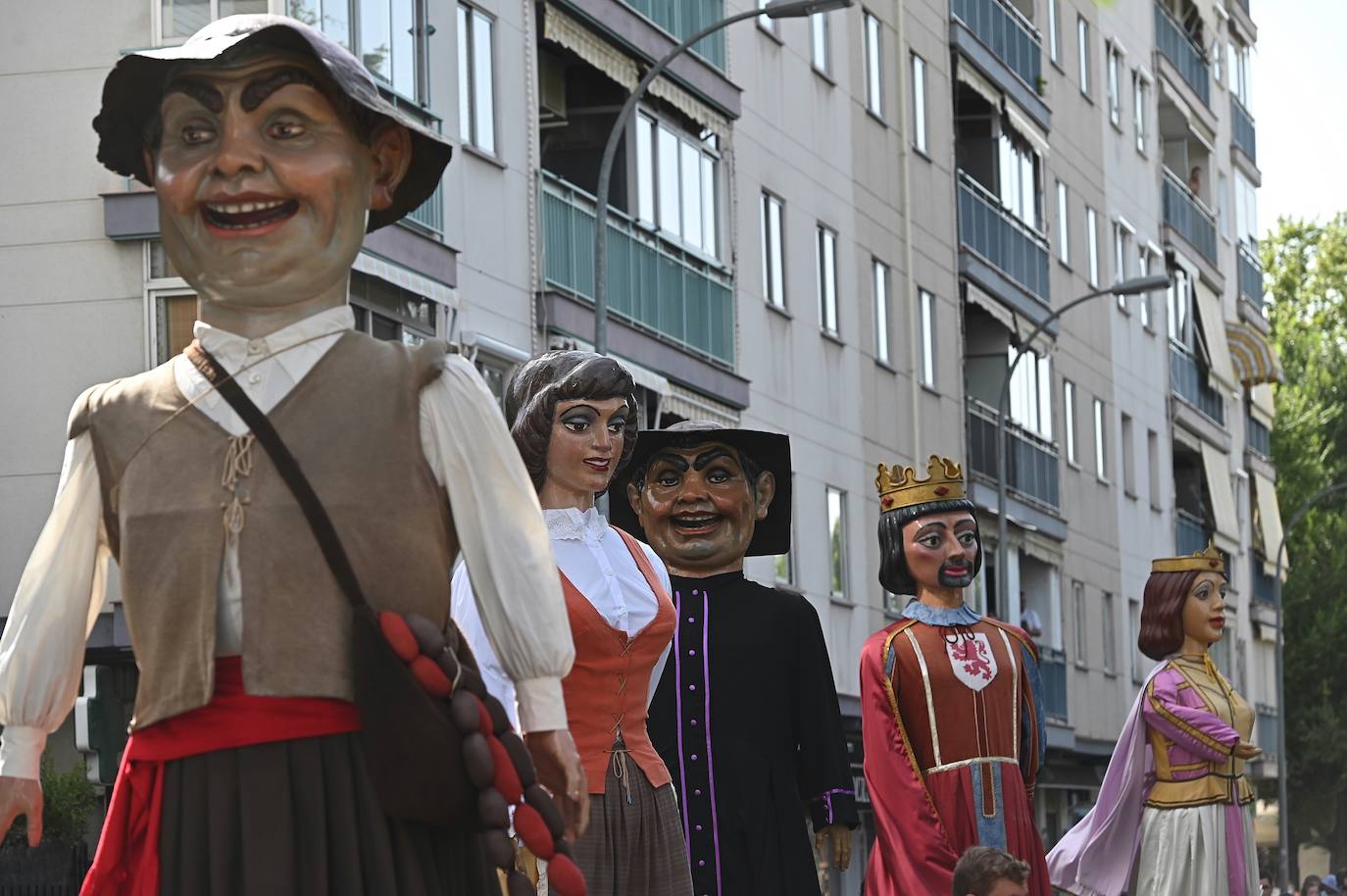 Fotos: Gigantes y Cabezudos vuelven por Alcalá de Henares