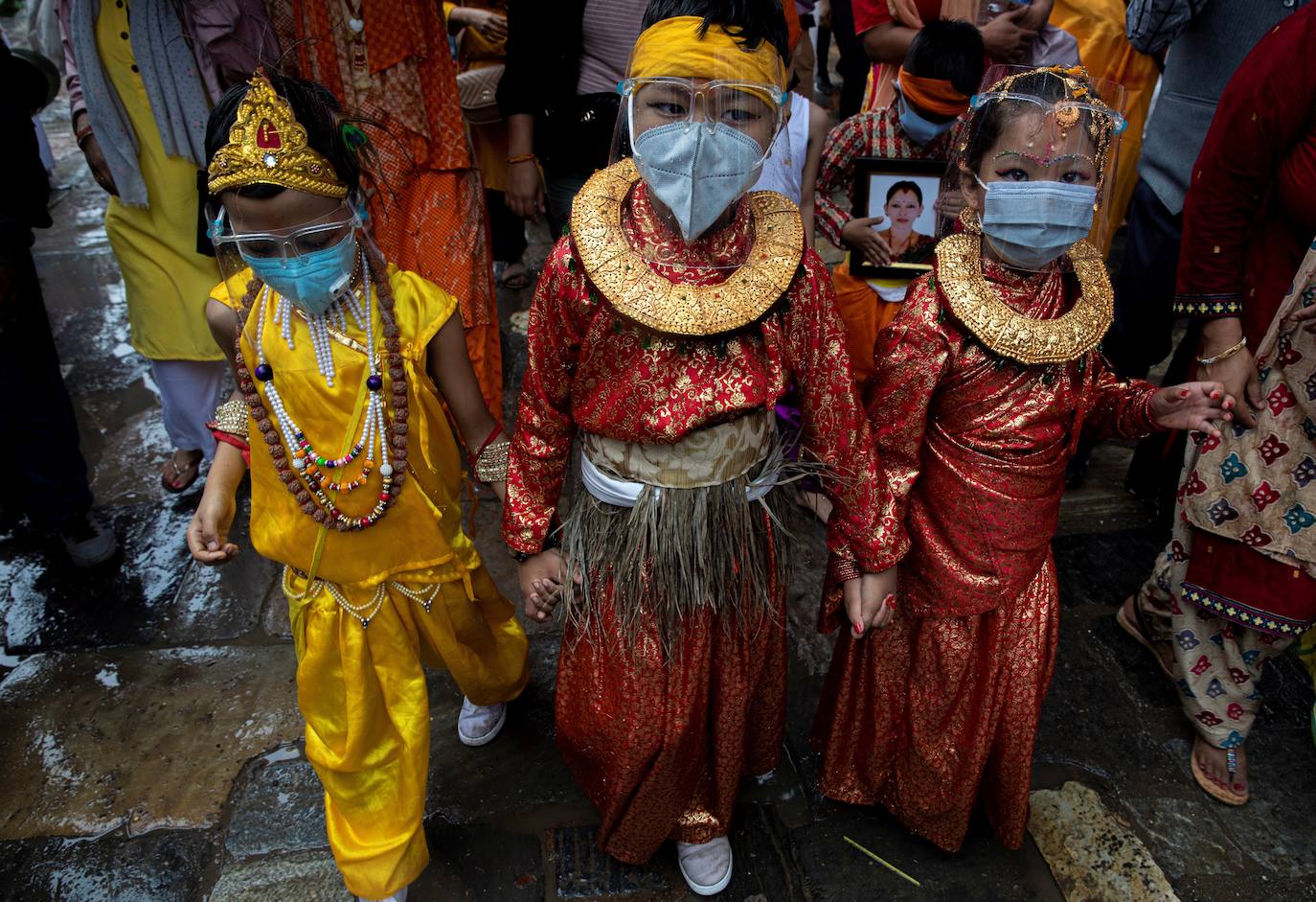 Fotos: Nepal se disfraza en recuerdo de sus difuntos