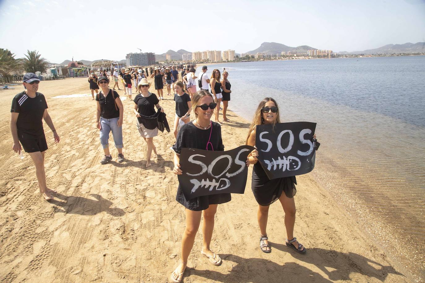 Fotos: Protesta en la Playa de los Alemanes en defensa del Mar Menor