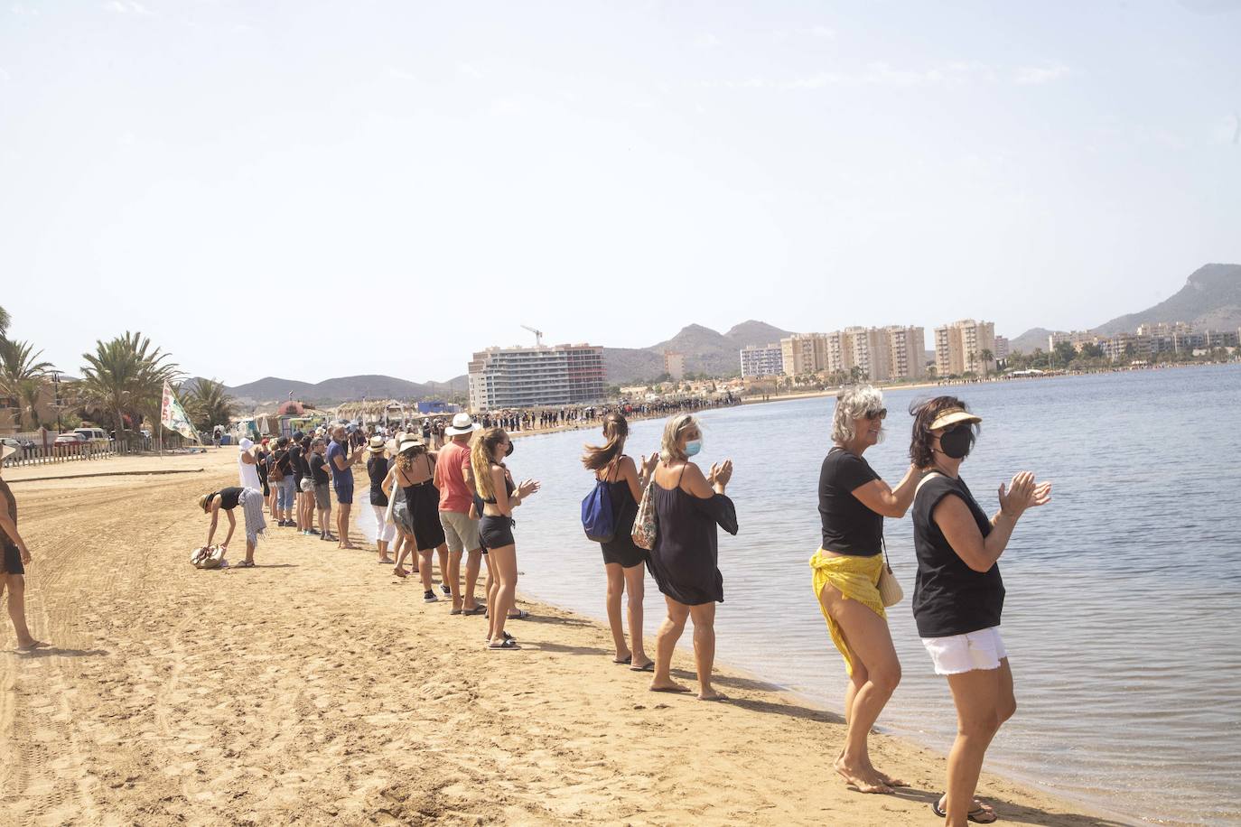 Fotos: Protesta en la Playa de los Alemanes en defensa del Mar Menor