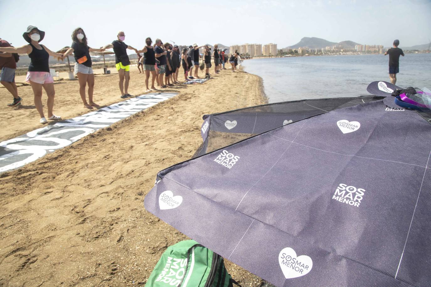 Fotos: Protesta en la Playa de los Alemanes en defensa del Mar Menor