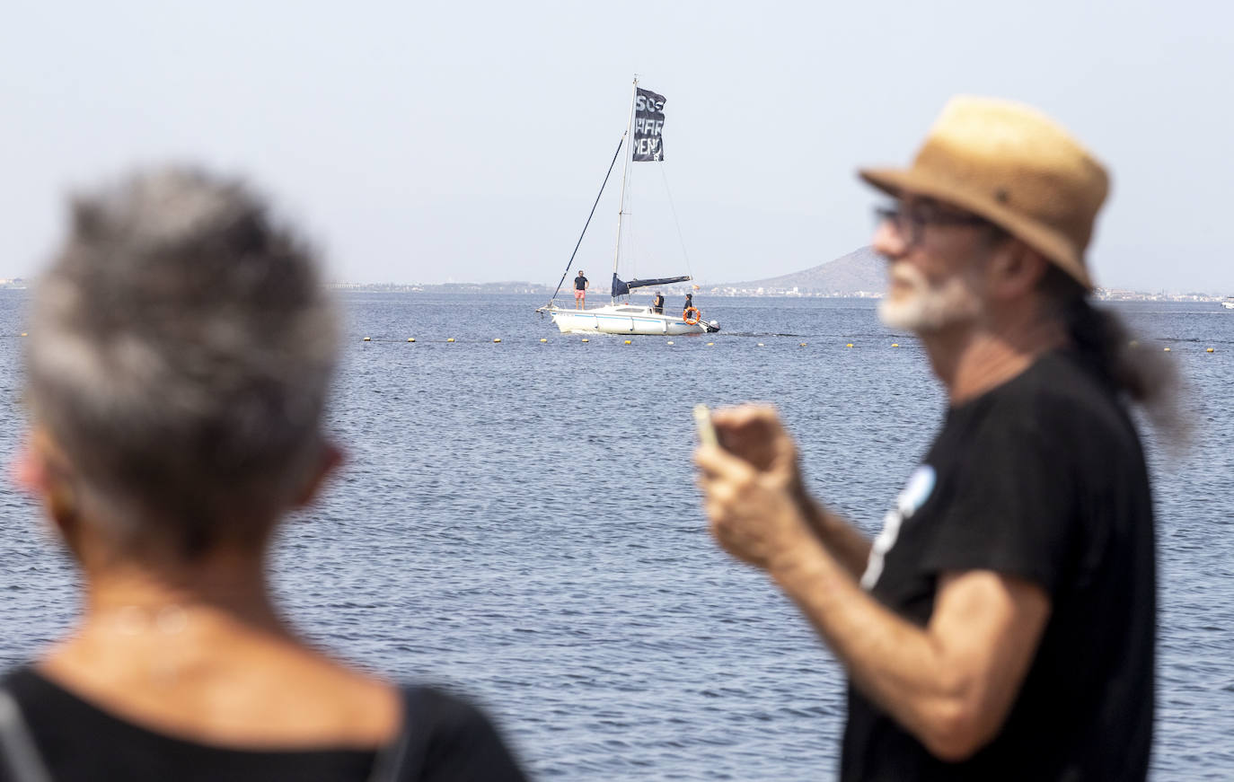 Fotos: Protesta en la Playa de los Alemanes en defensa del Mar Menor