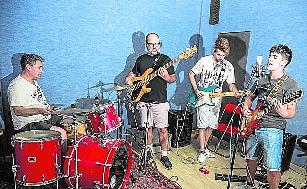 Los componentes de la orquesta Zona Azul. 