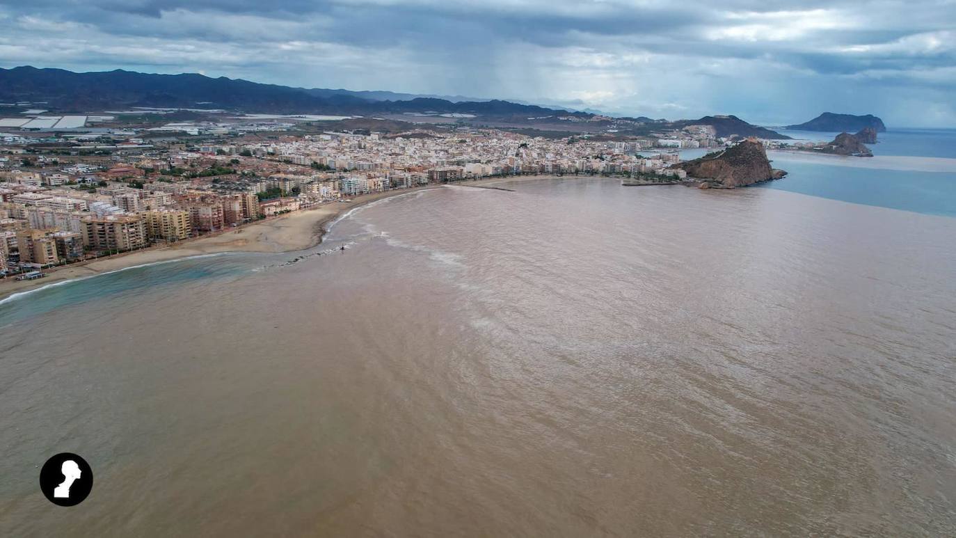Fotos: La lluvia torrencial desborda calles y ramblas en Águilas
