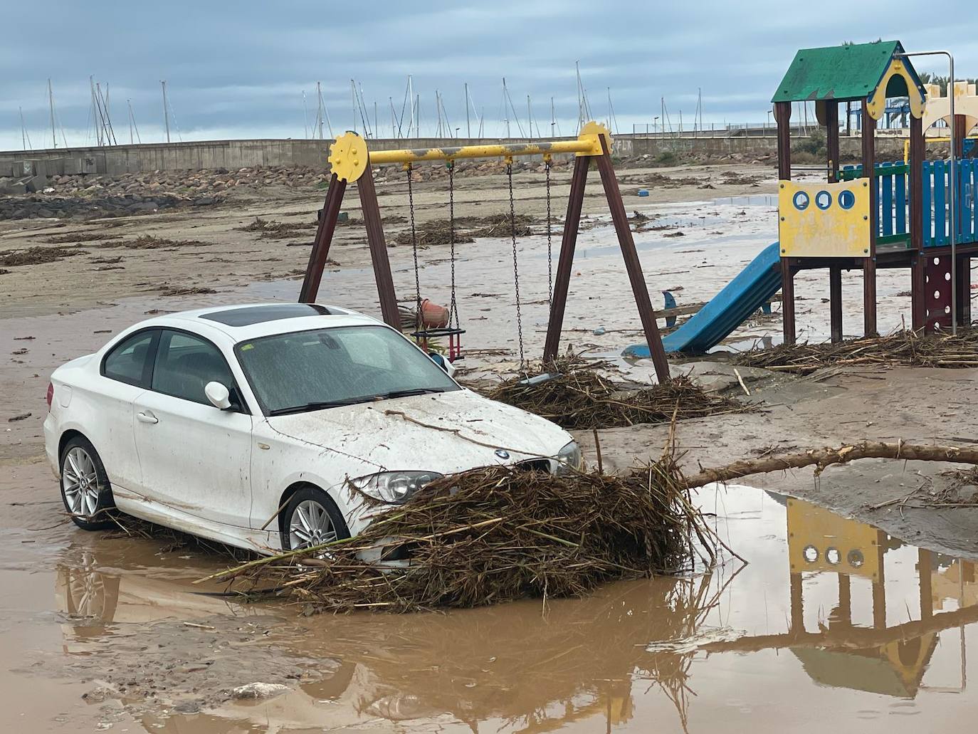 Fotos: La lluvia torrencial desborda calles y ramblas en Águilas