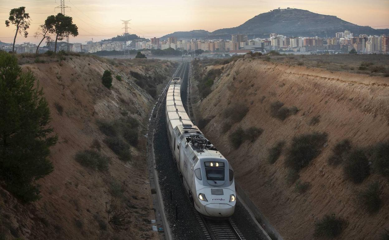 Un tren Cartagena-Madrid, en una imagen de archivo.