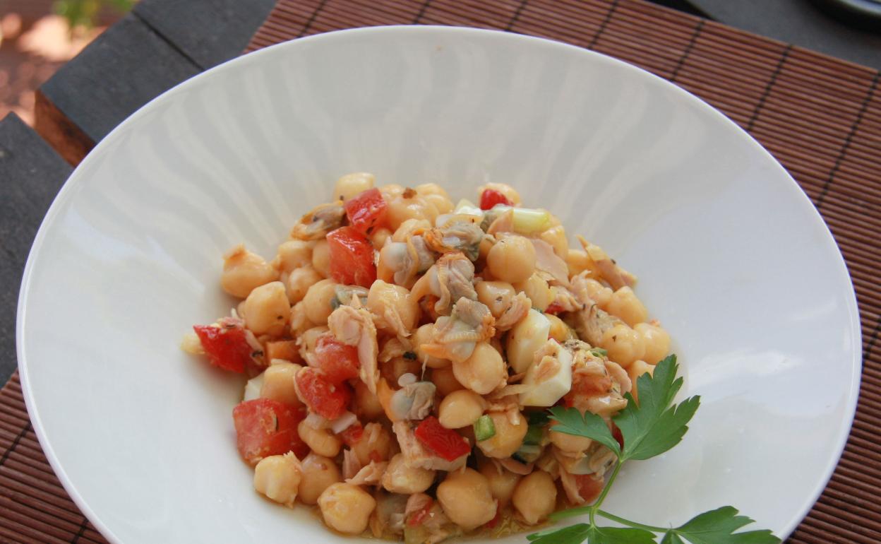 Ensalada de garbanzos y berberechos