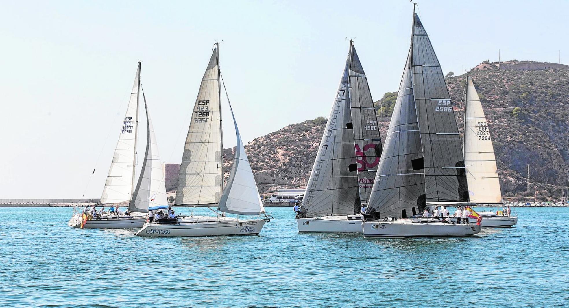 Salida de la regata Camino de la Cruz-Punta Este del puerto de Cartagena, en 2018. 