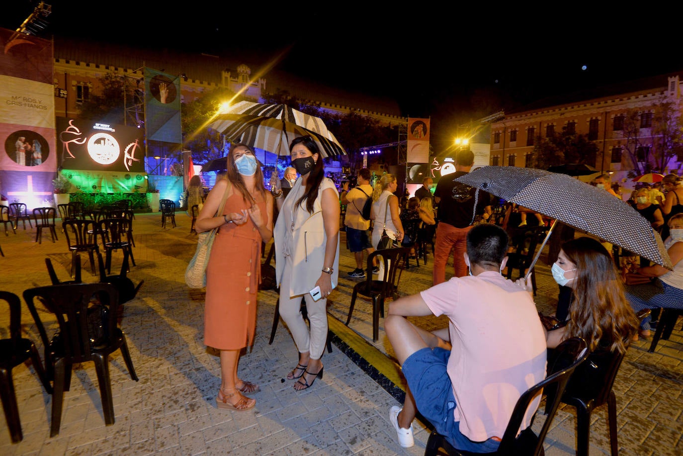 Fotos: Un pregón a cuatro exalta la armonía de culturas de la fiesta de Moros y Cristianos