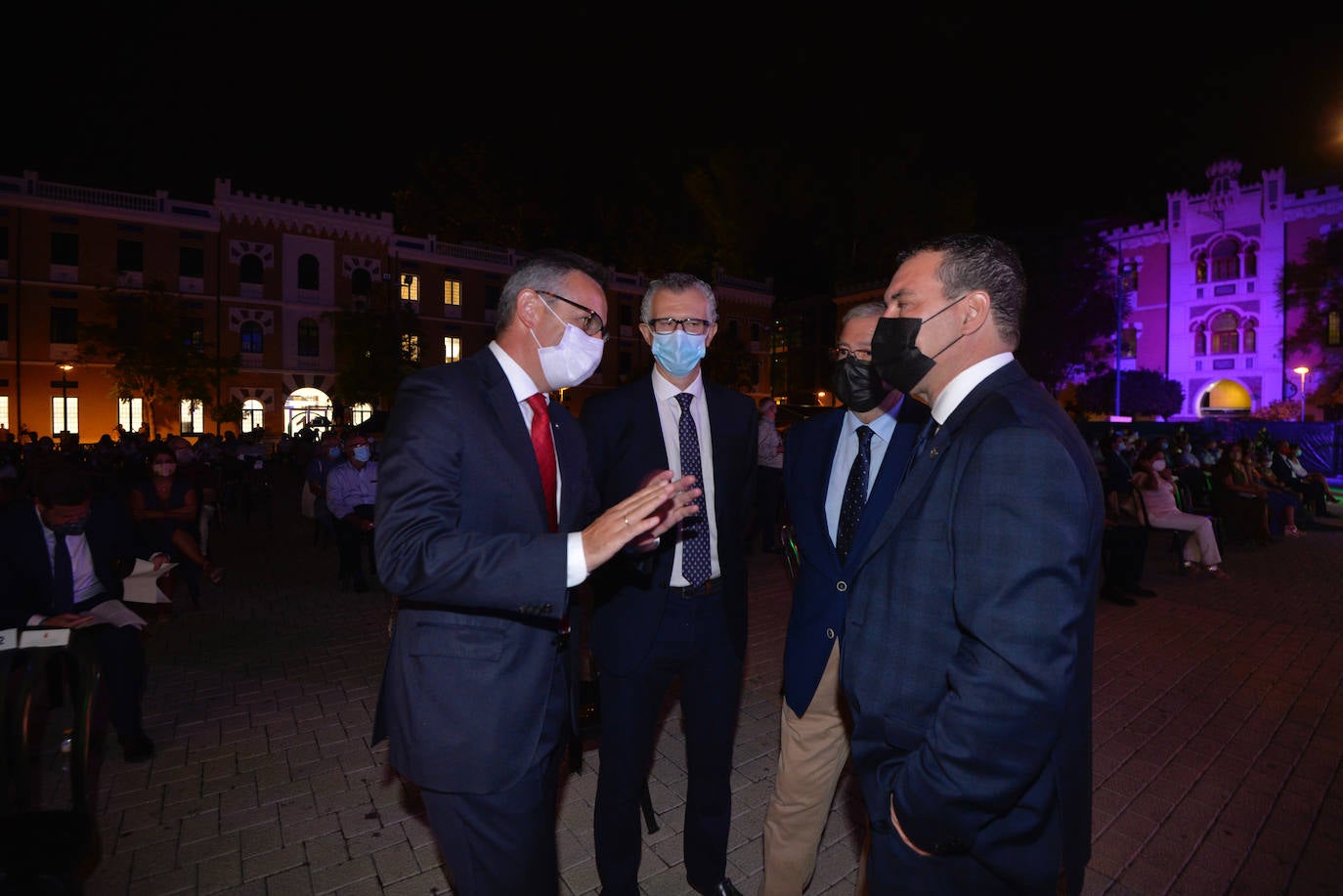 Fotos: Un pregón a cuatro exalta la armonía de culturas de la fiesta de Moros y Cristianos