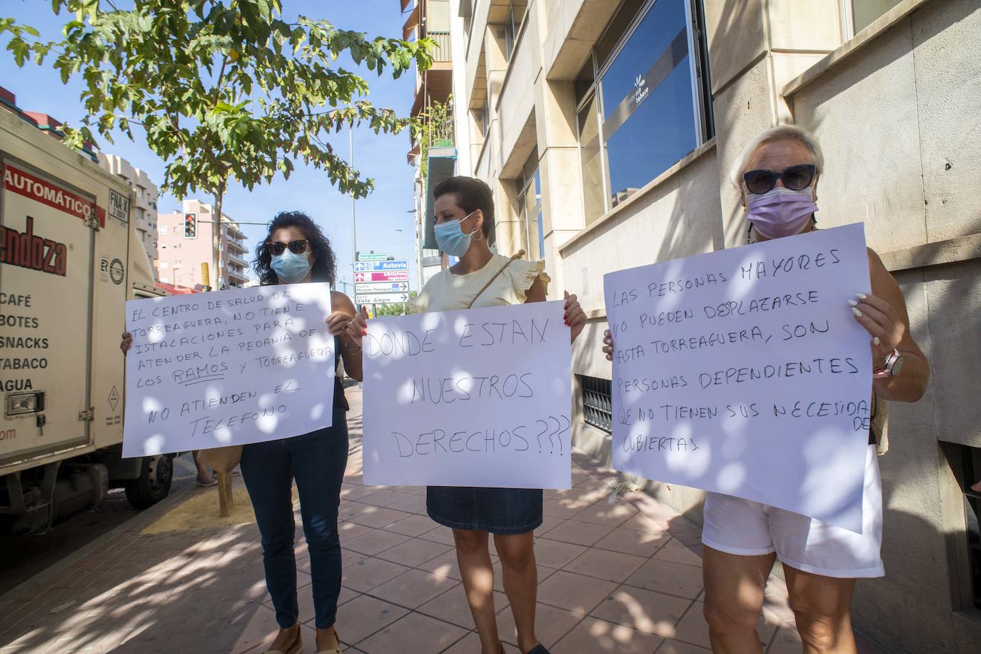 Fotos: Vecinas de Los Ramos piden que se reabra su consultorio