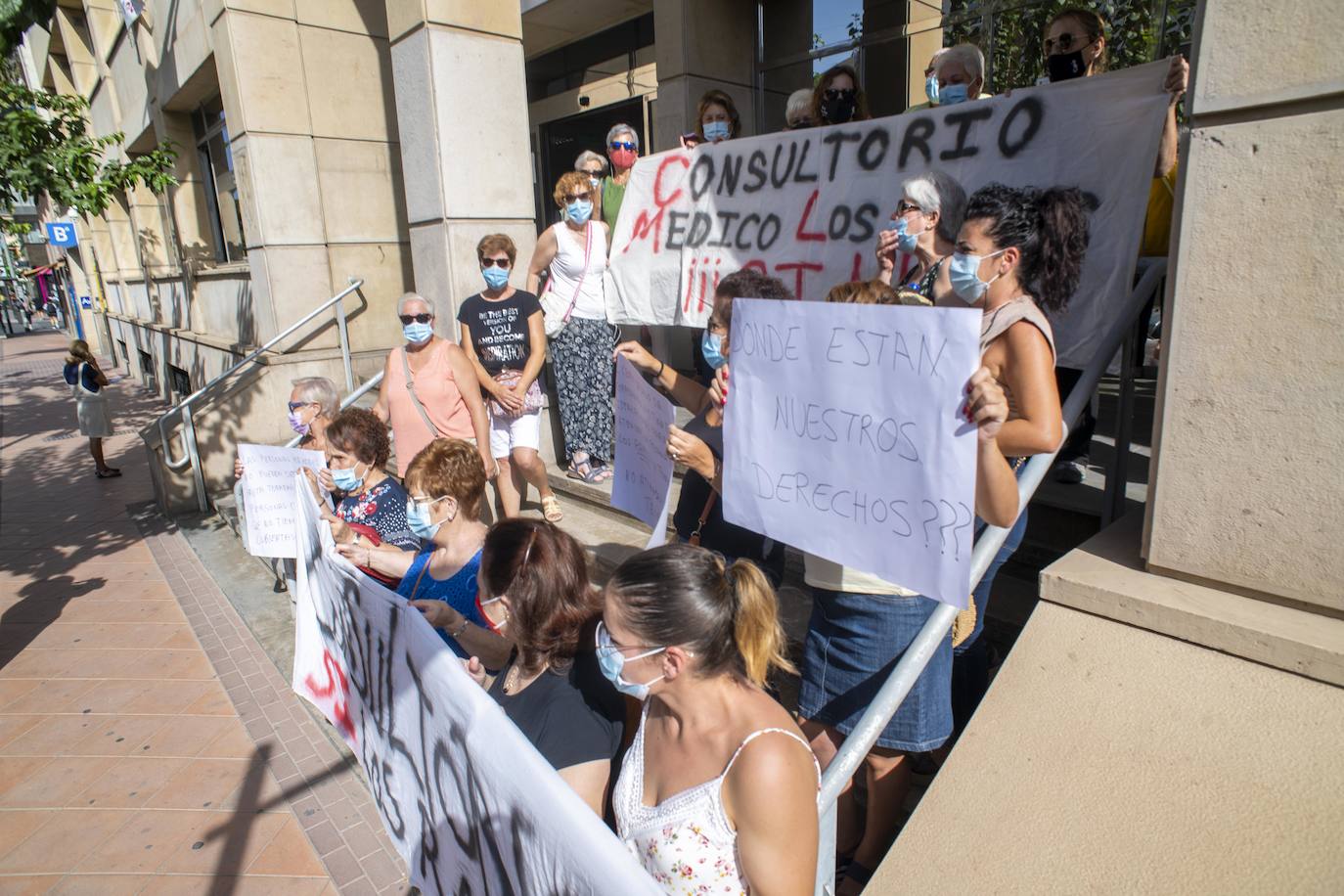 Fotos: Vecinas de Los Ramos piden que se reabra su consultorio