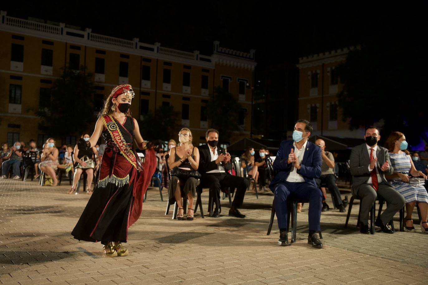 Fotos: Moros y Cristianos recupera el esplendor de sus ballets y abanderadas