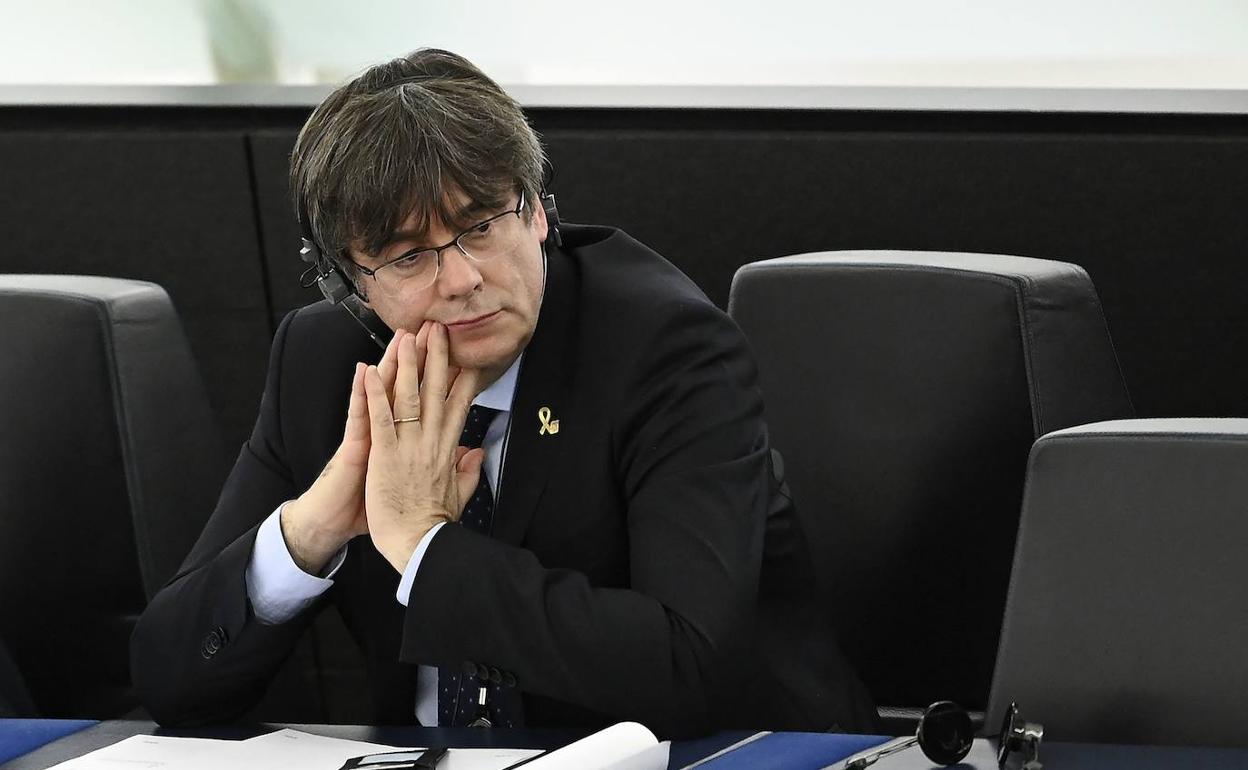 Carles Puigdemont, en su escaño de eurodiputado.