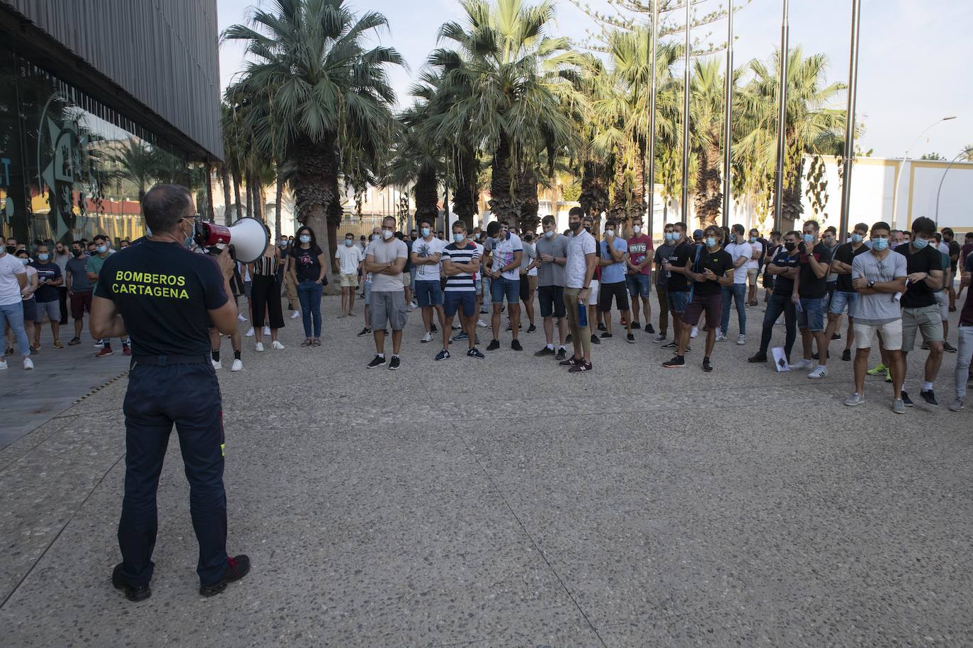 Fotos: Más de 400 aspirantes inician las oposiciones a Bombero en Cartagena