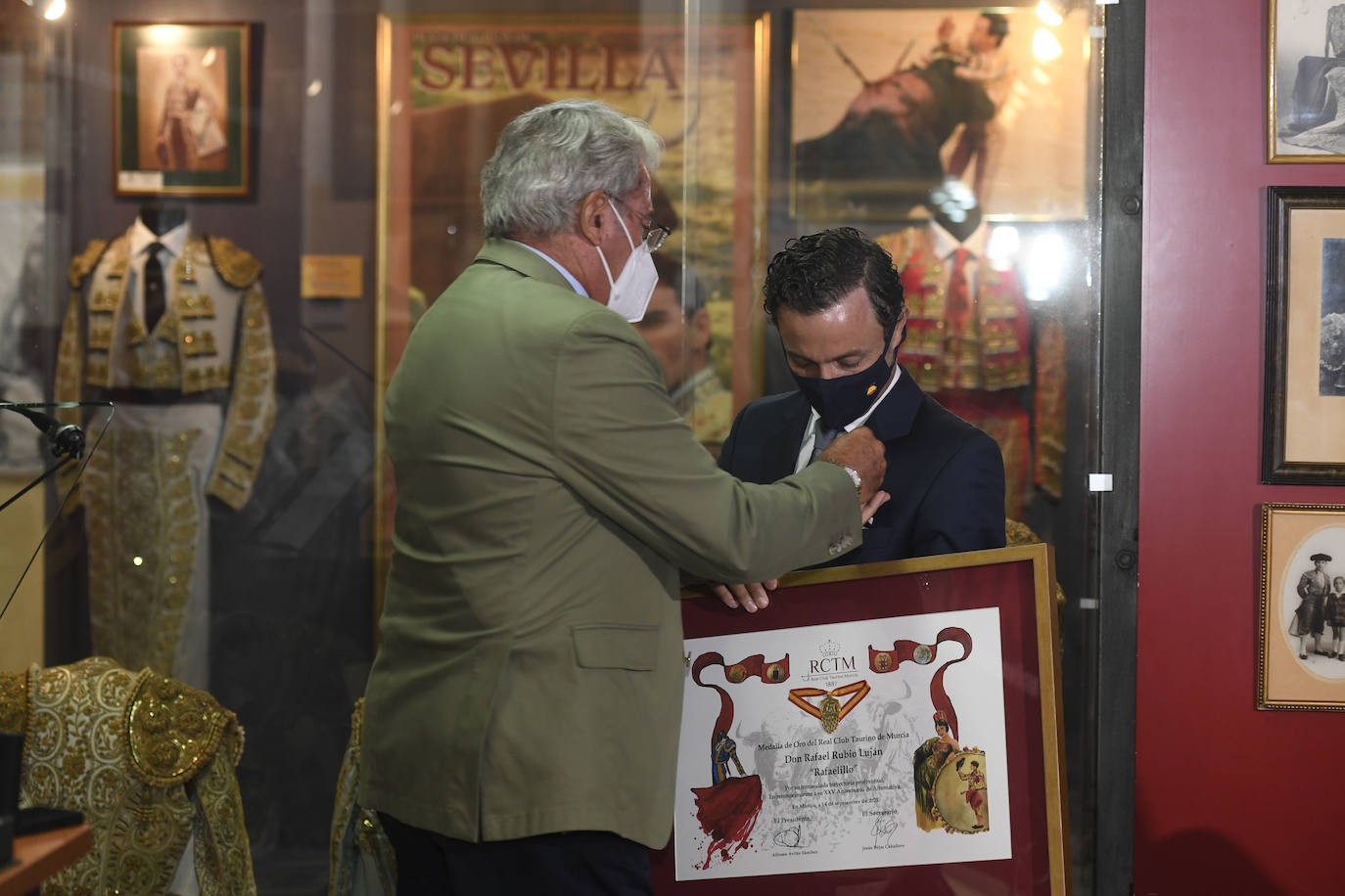 Fotos: Homenaje a Rafaelillo del Real Club Taurino de Murcia