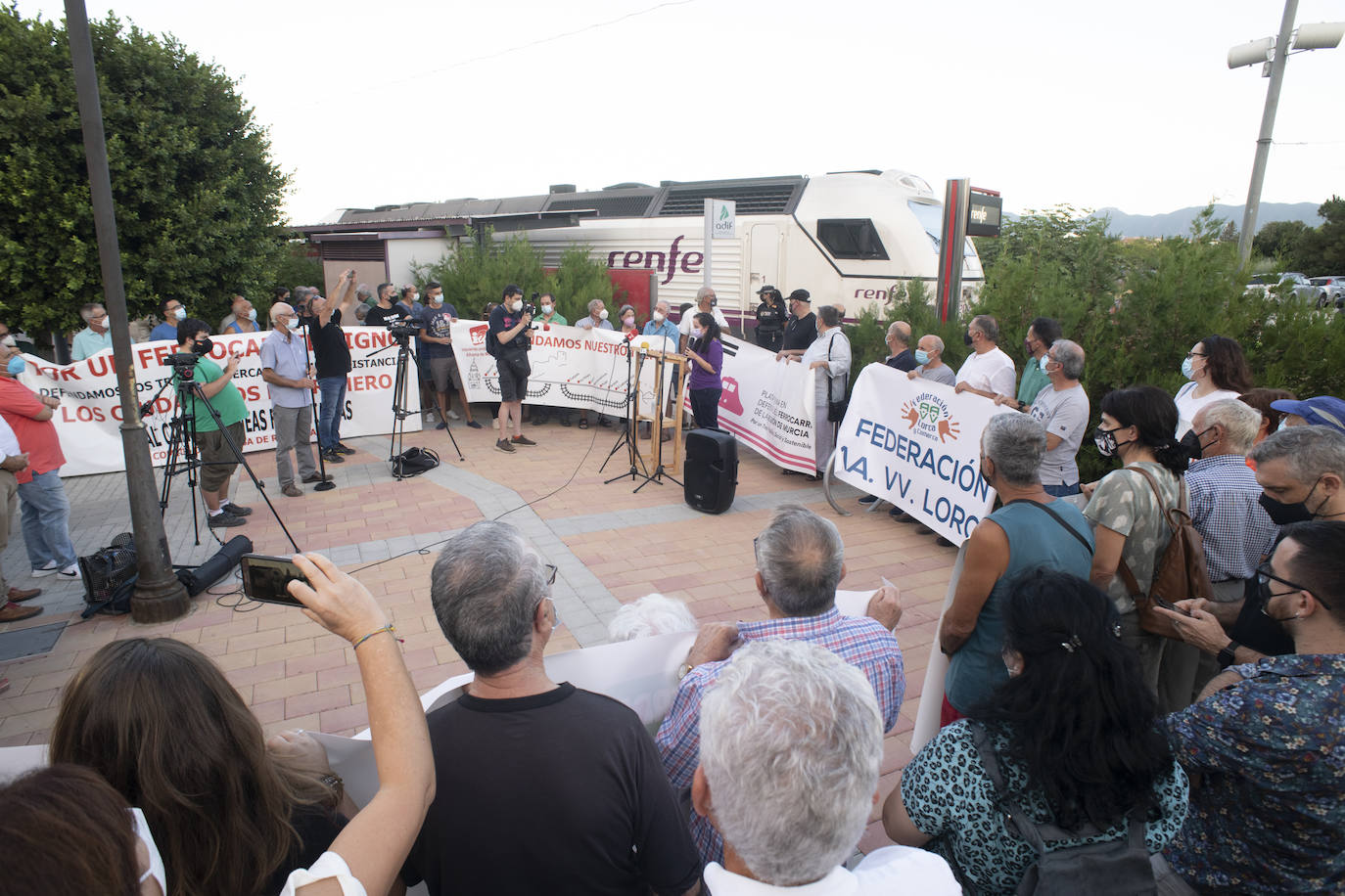 Fotos: Alcantarilla también rechaza el cierre del servicio de Cercanías
