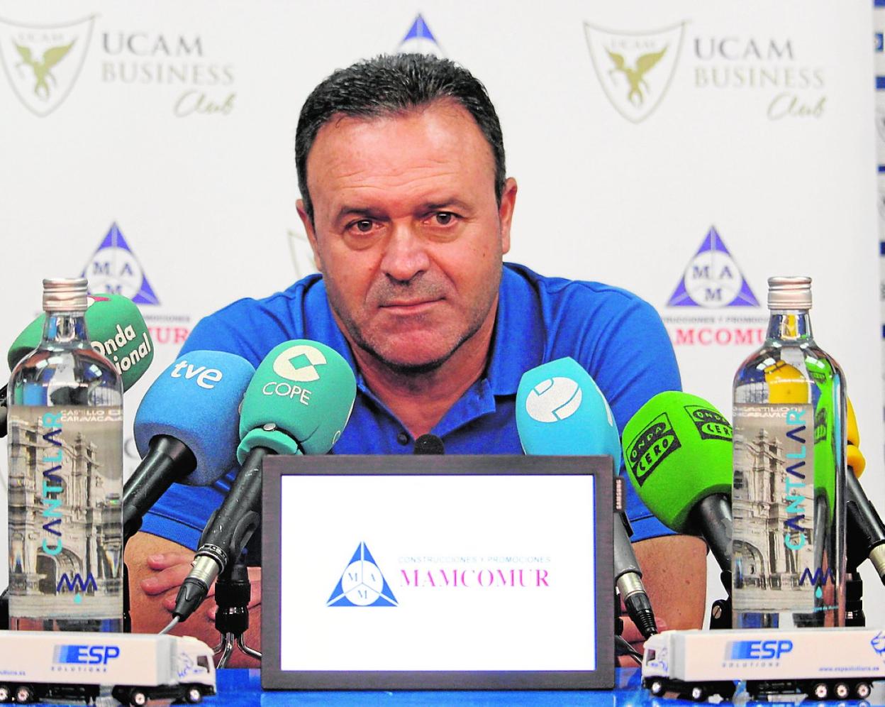 José María Salmerón, entrenador del UCAM, en la rueda de prensa que dio ayer. 