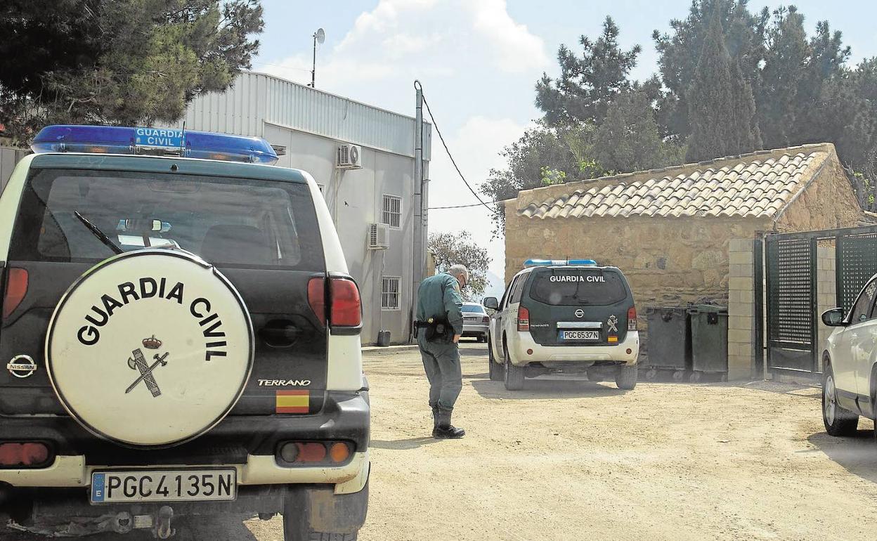 La Guardia Civil investiga desaladora ilegal en una imagen de archivo. 