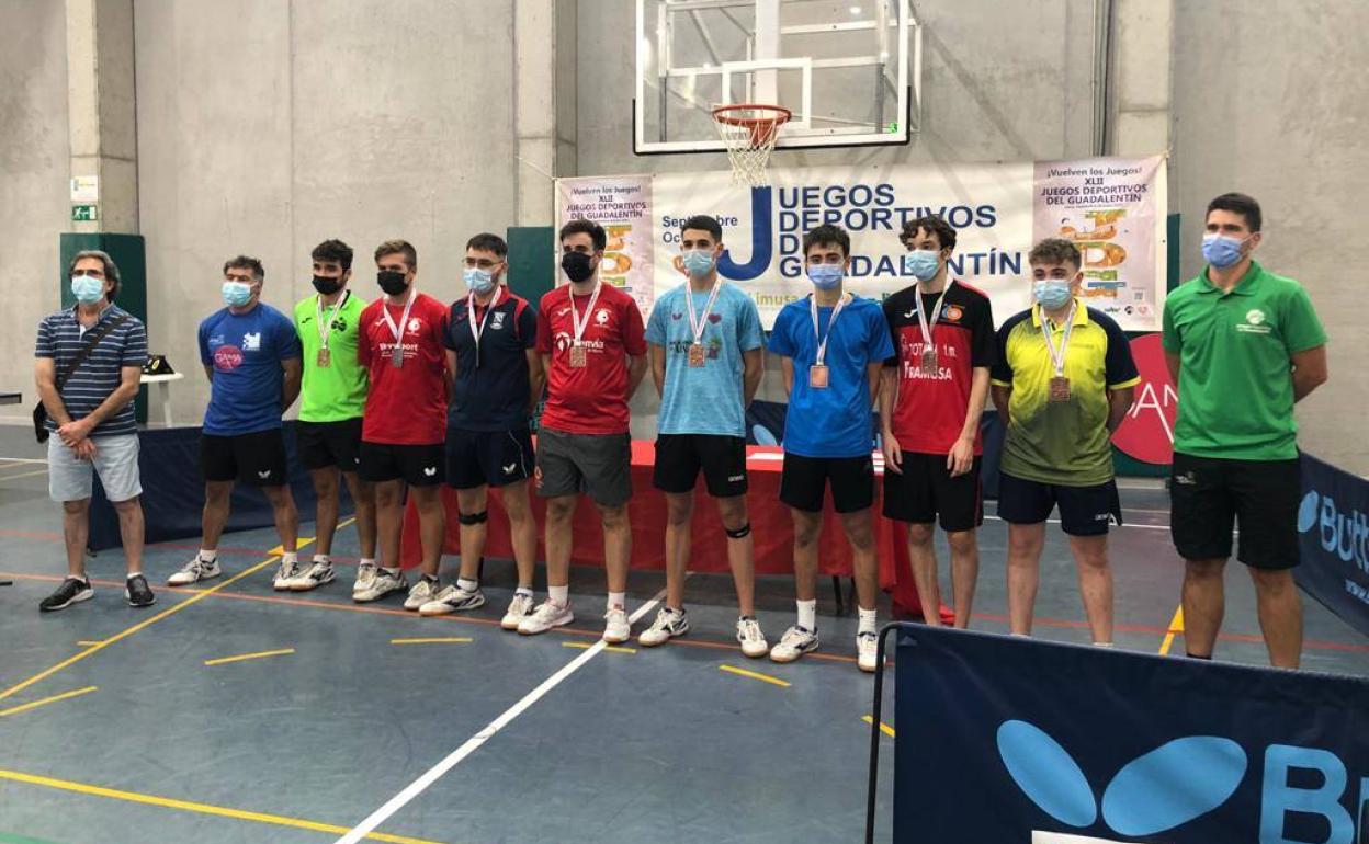 Entrega de medallas de tenis de mesa. 