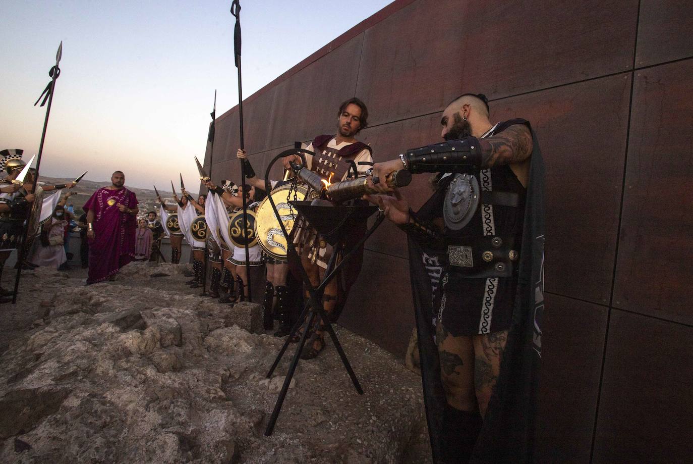 Fotos: Encendido del Fuego Sagrado y pregón de las Fiestas de Carthagineses y Romanos