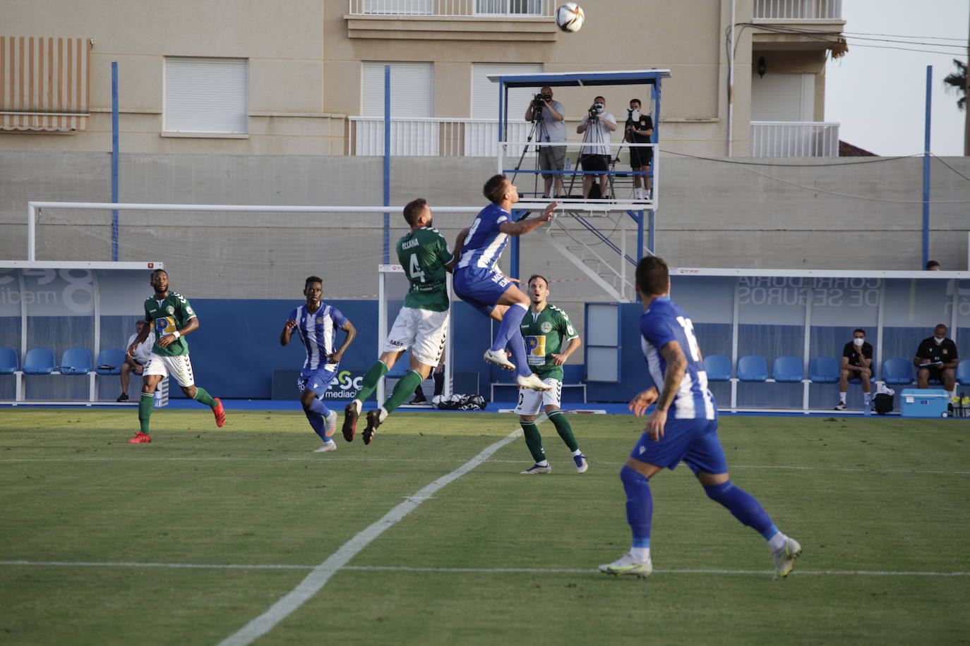 Jugadores del Águilas FC celebrando uno de los goles. 