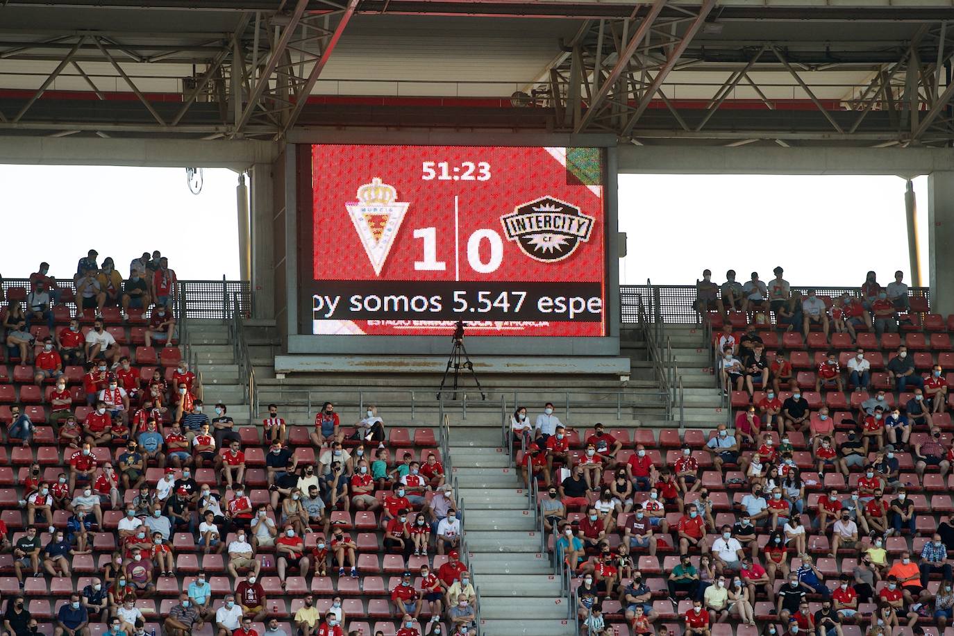 Los jugadores del Real Murcia celebran uno de los goles. 