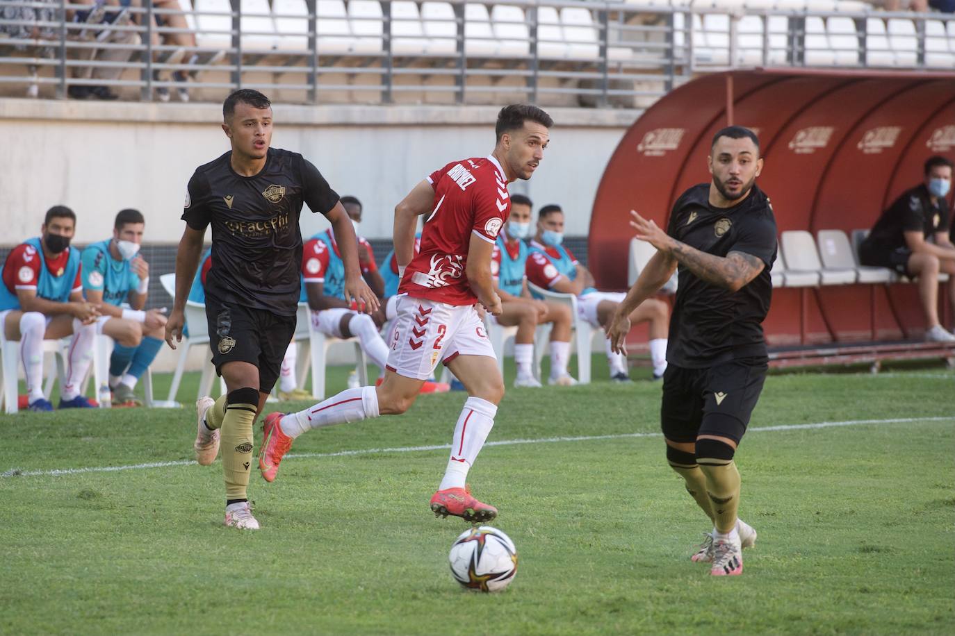 Los jugadores del Real Murcia celebran uno de los goles. 