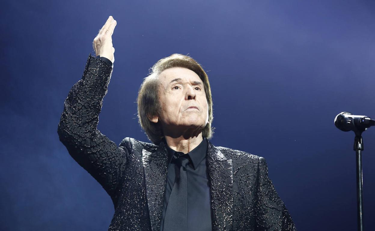 Raphael durante un concierto, en una imagen de archivo.