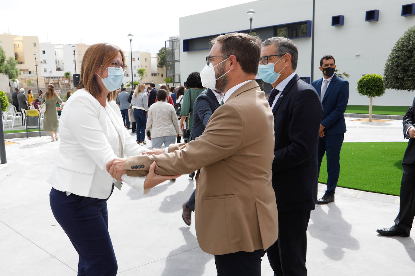 Fotos: Poncemar abre su centro de día para ancianos en el campus universitario de Lorca