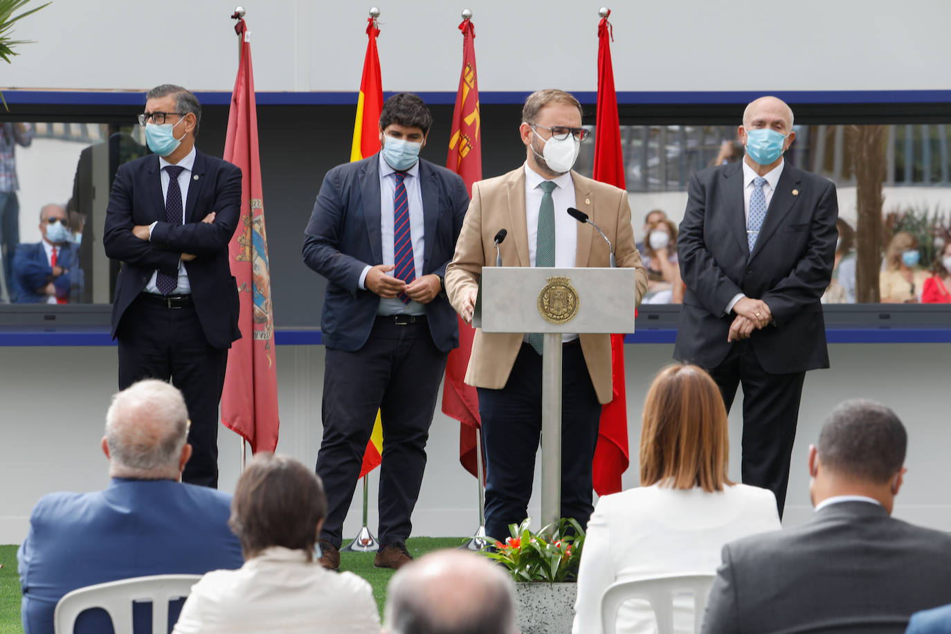 Fotos: Poncemar abre su centro de día para ancianos en el campus universitario de Lorca