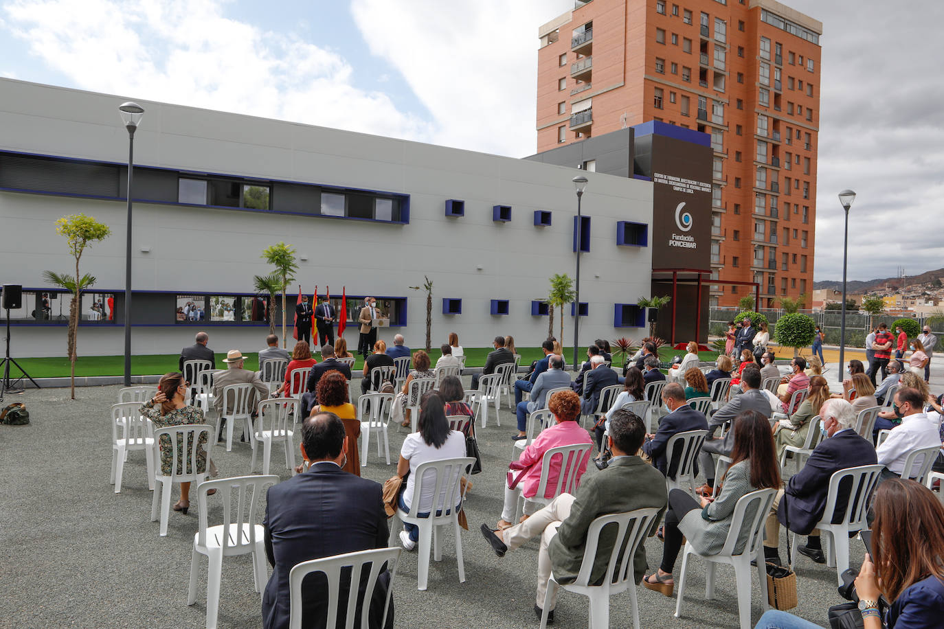 Fotos: Poncemar abre su centro de día para ancianos en el campus universitario de Lorca