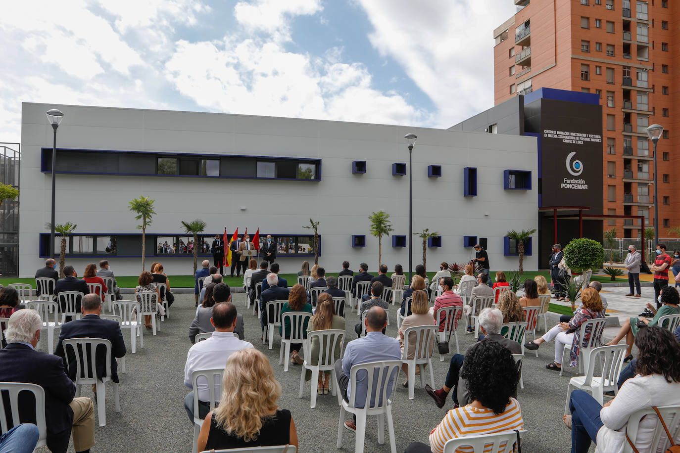 Fotos: Poncemar abre su centro de día para ancianos en el campus universitario de Lorca