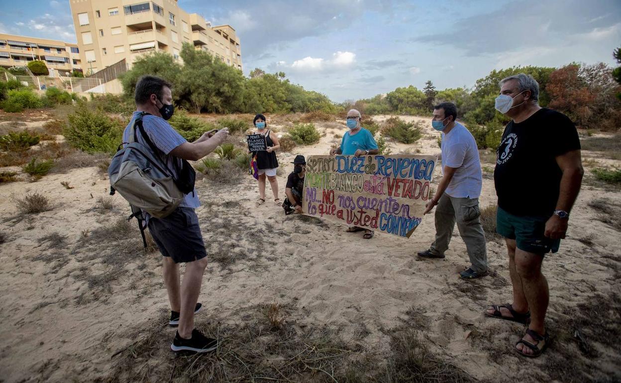 Protesta contra la construcción de un centro multiusos en Monte Blanco, en agosto. 