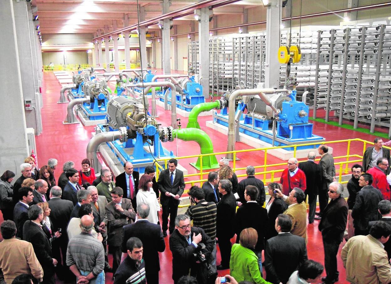 Visita de la exministra Cristina Narbona a la desaladora de Valdelentisco, en enero de 2008, antes de iniciar la producción. 