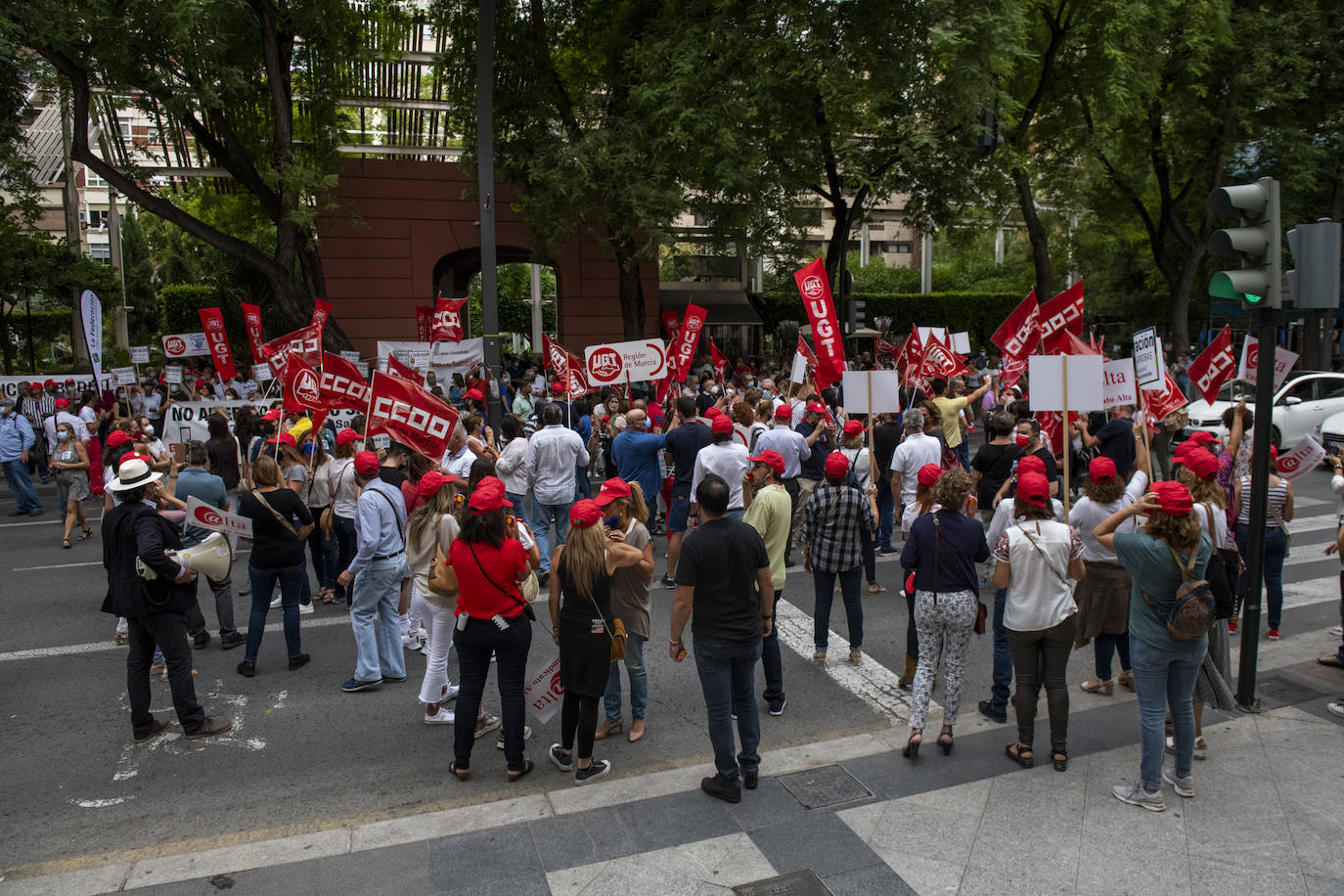 Fotos: Protesta de trabajadores del Sabadell en Murcia