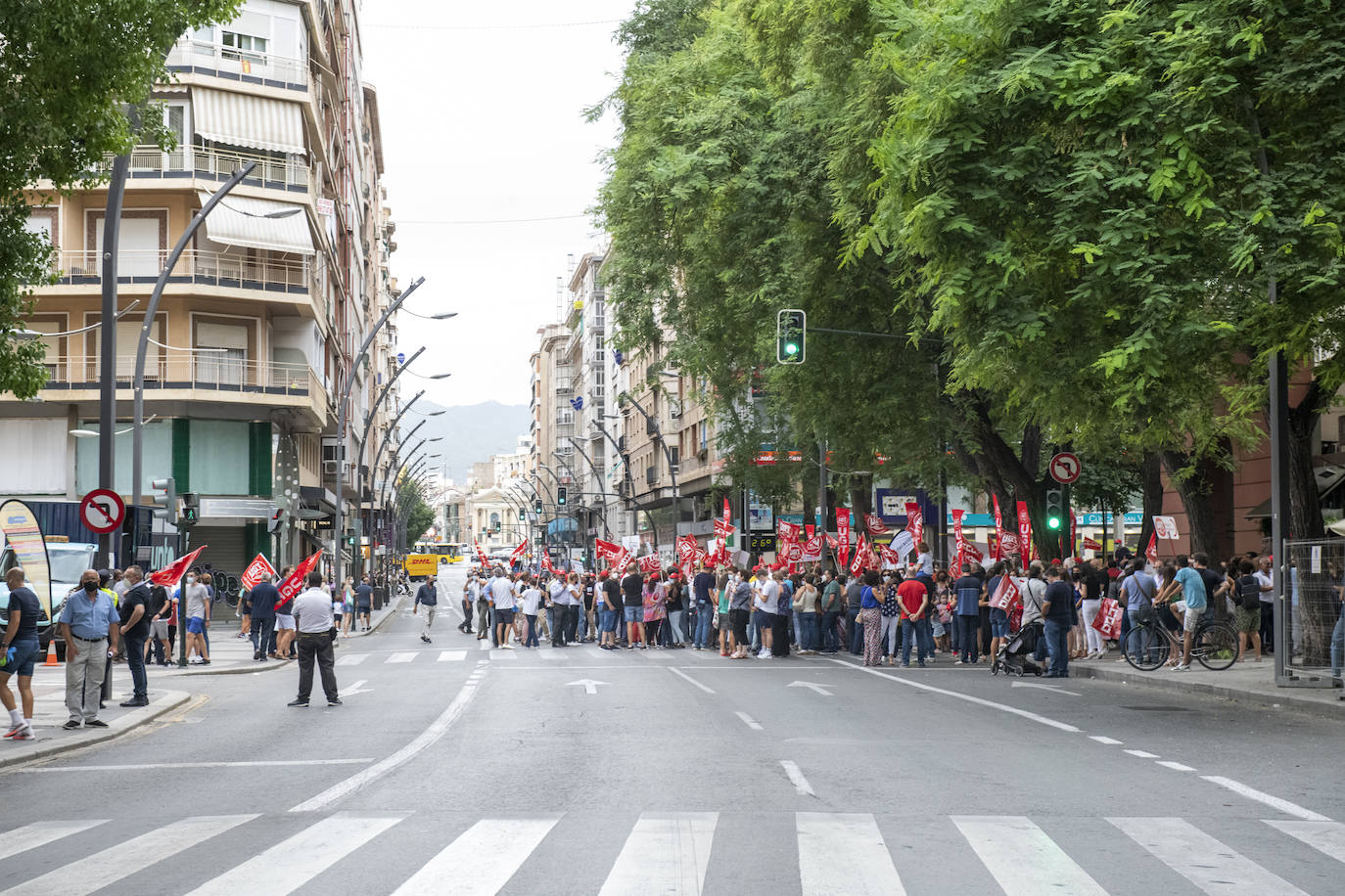 Fotos: Protesta de trabajadores del Sabadell en Murcia