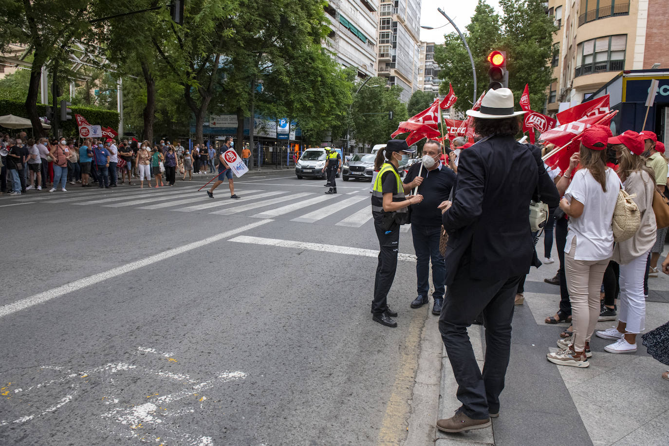 Fotos: Protesta de trabajadores del Sabadell en Murcia