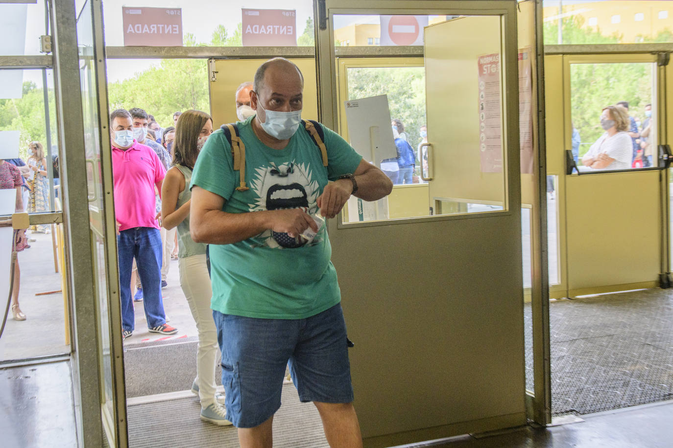 Opositores examinándose.